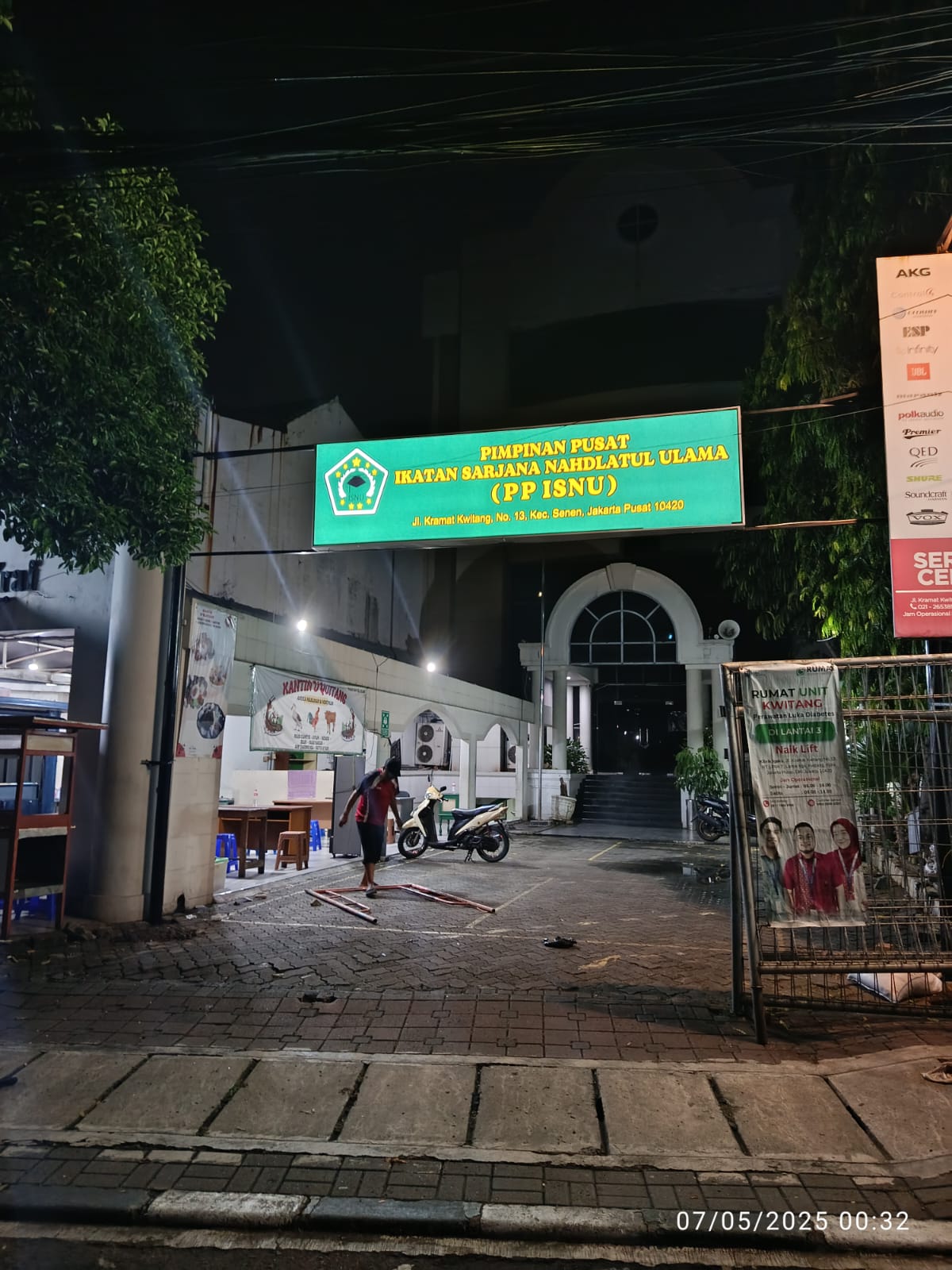 Contoh neon box Shintaro Advertising